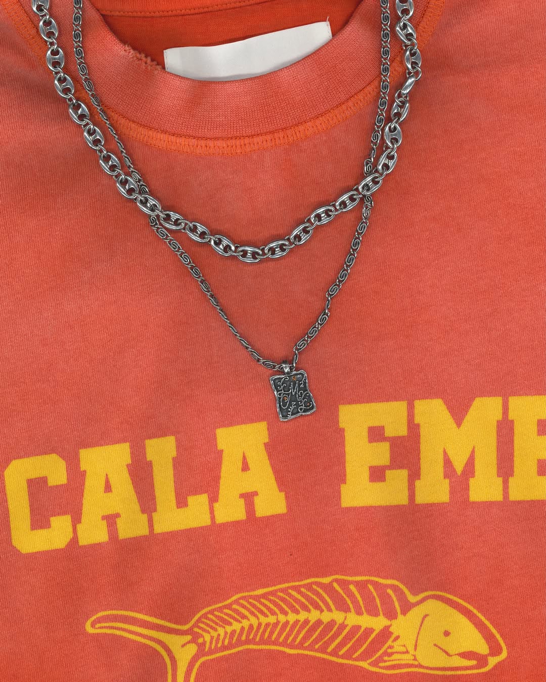 Scan all the details
Our first jewelry pieces, traced over signature pieces, colors and fabric
Emestudios JEWERLY 🤍