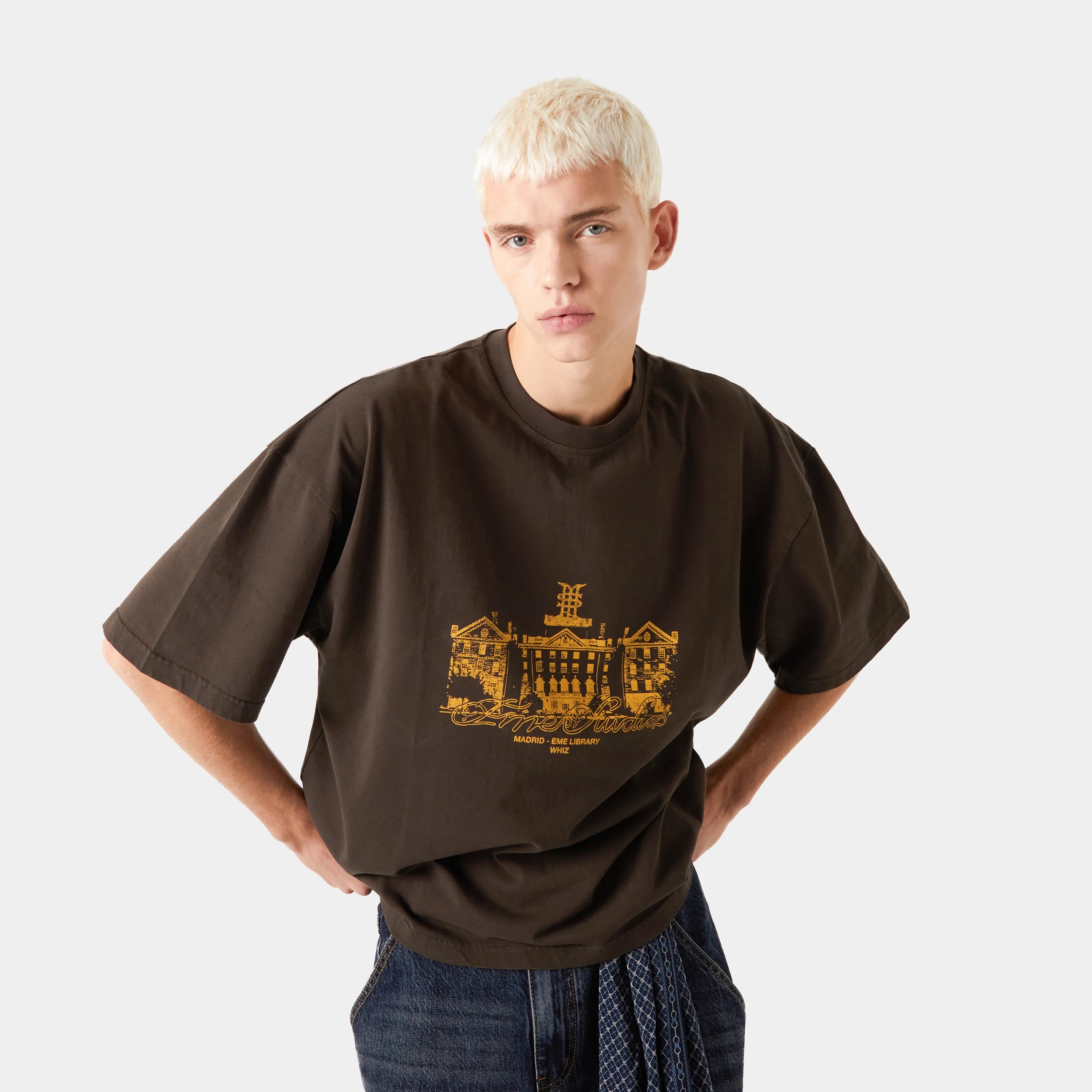 Book Muddy Oversized Tee Camiseta eme   